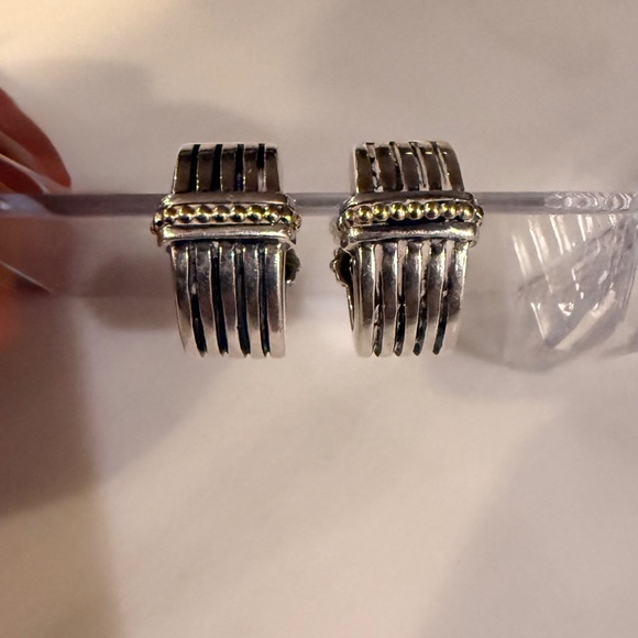 Authentic LAGOS Caviar Silver and 18K Gold Huggie Hoop Earring - Picture 9 of 9